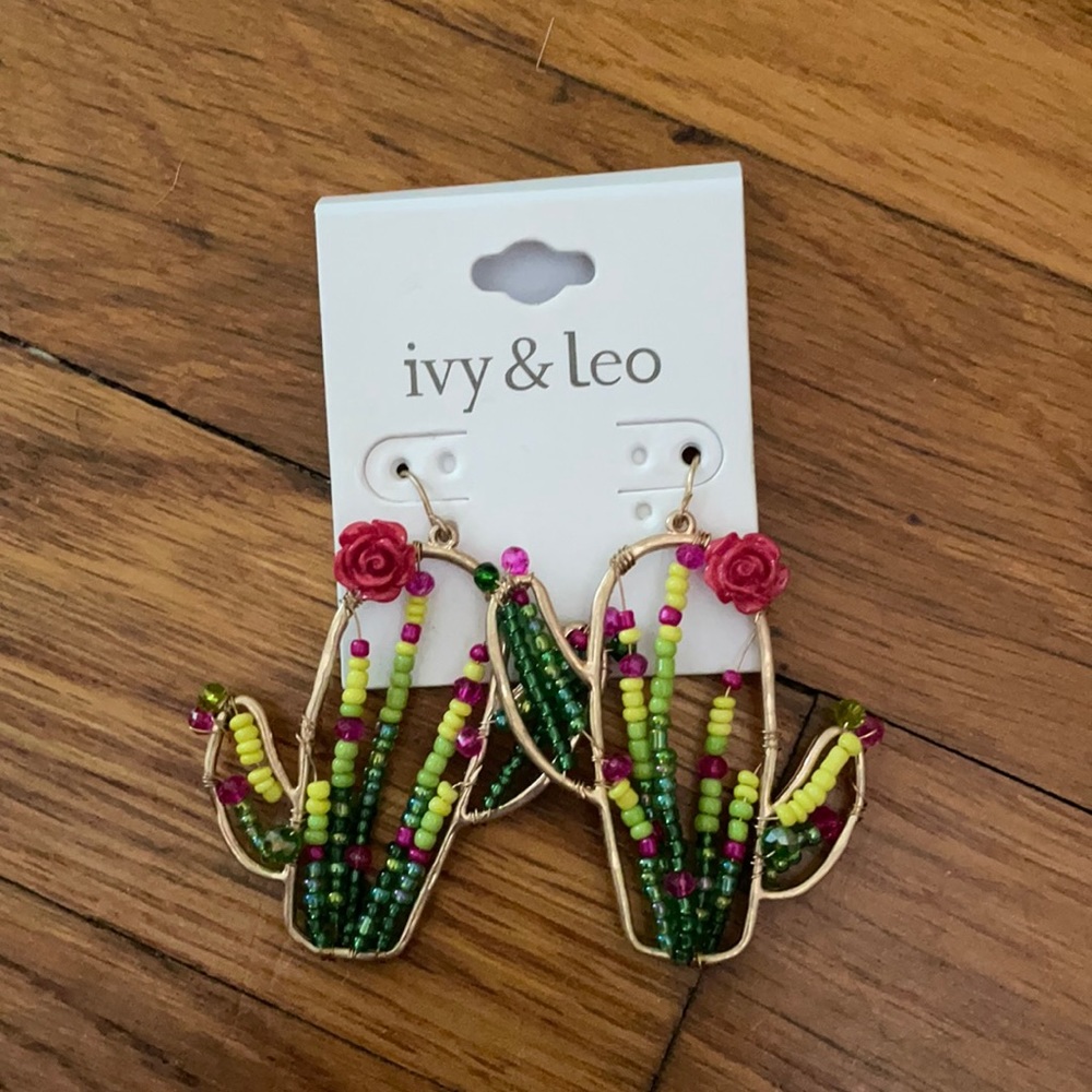 NET ivy & leo dangle earrings - cactus